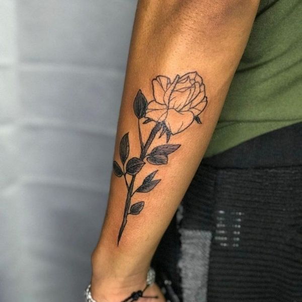 Tattoo cánh tay nam hoa
