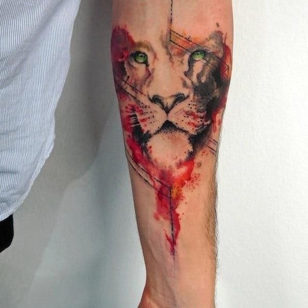 Tattoo cánh tay sư tử đỏ