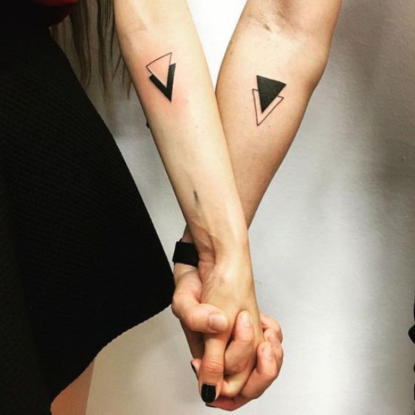 Tattoo cặp kí tự tam giác