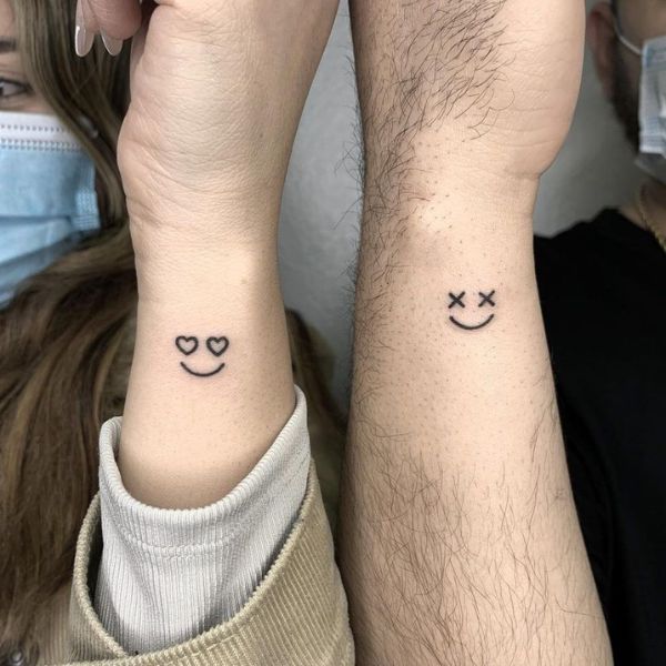 Tattoo cặp mặt cười