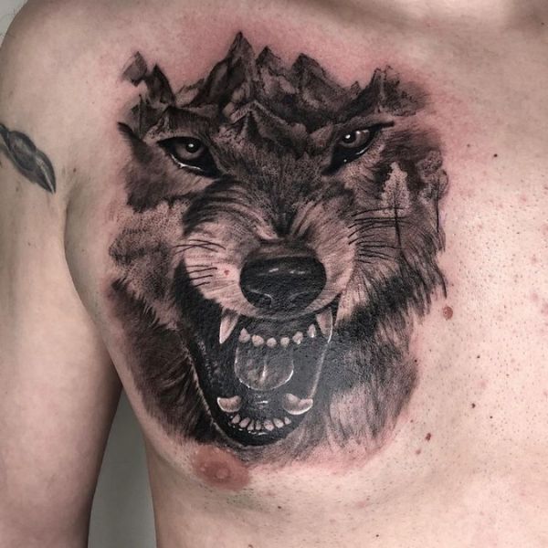 Tattoo chó sói một bên ngưc nam