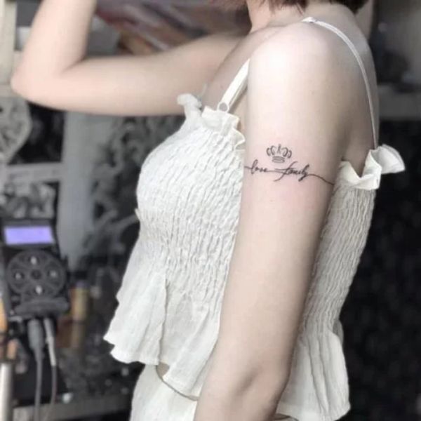 Tattoo chữ rất đẹp mang lại nữ-bap-tay