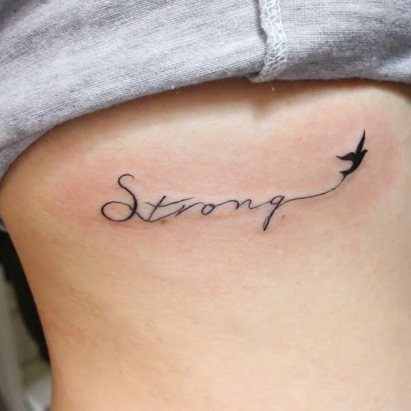 Tattoo chữ rất đẹp mang lại nữ giới ở eo