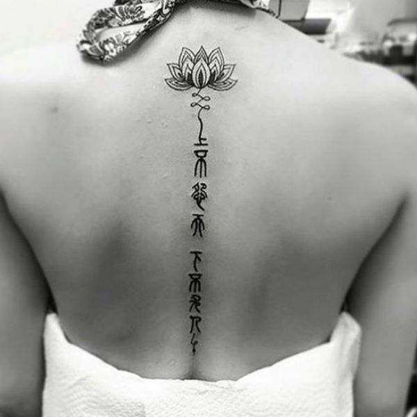 Tattoo chữ rất đẹp mang lại nữ giới ở sinh sống lưng