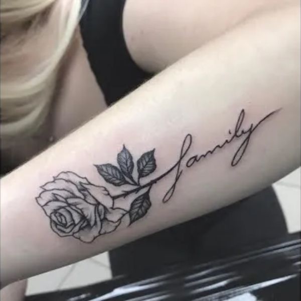 Tattoo chữ rất đẹp mang lại nữ giới và hoa hồng