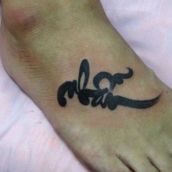 Tattoo chữ nhẫn bàn chân