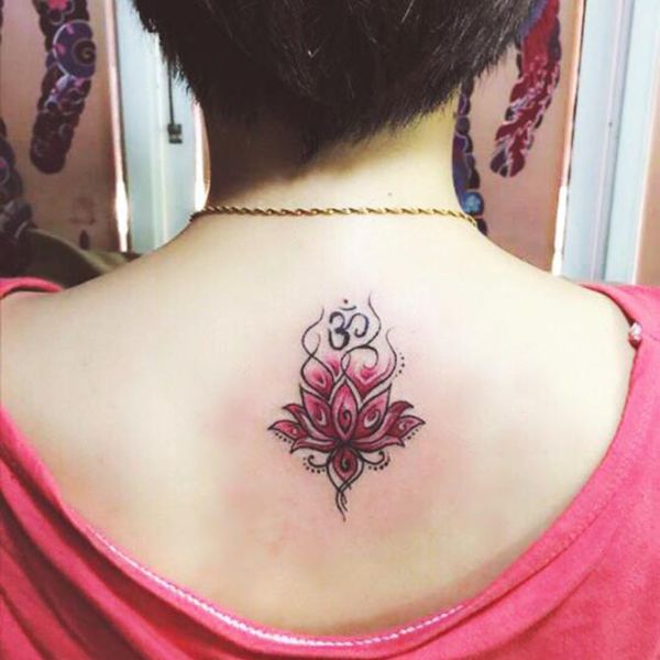 Tattoo chữ om hoa sen rất đẹp mang lại nữ