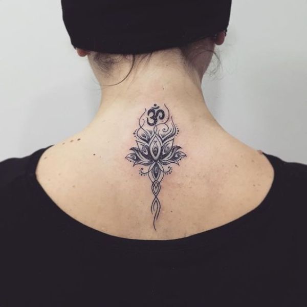 Tattoo chữ om và hoa sen