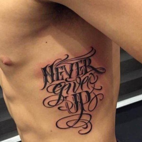 Tattoo chữ ý nghĩa cho nam ở sườn