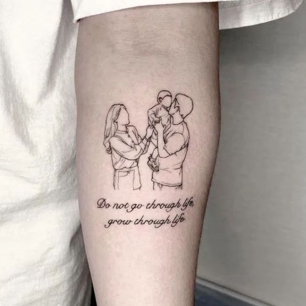Tattoo gia đình ba người và chữ ý nghĩa