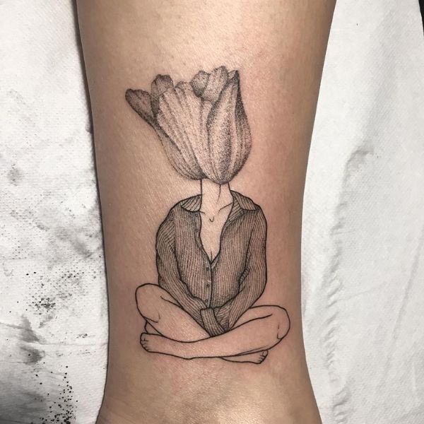 Tattoo cô gái và hoa