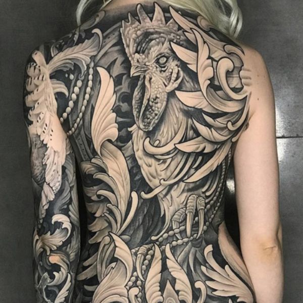 Tattoo con gà bít lưng
