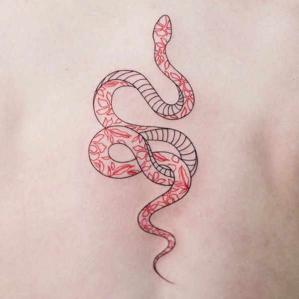 Tattoo con rắn đỏ