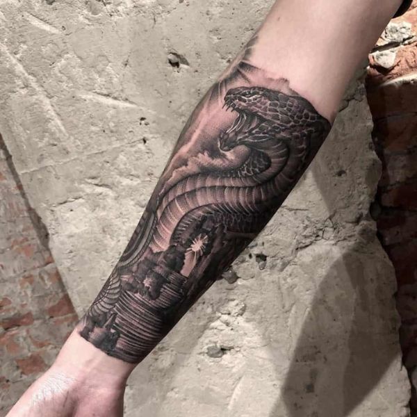 Tattoo con rắn kín cánh tay