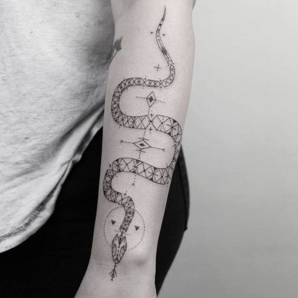 Tattoo con rắn ký tự đẹp