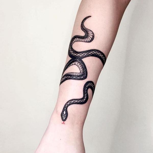 Tattoo con rắn ở tay