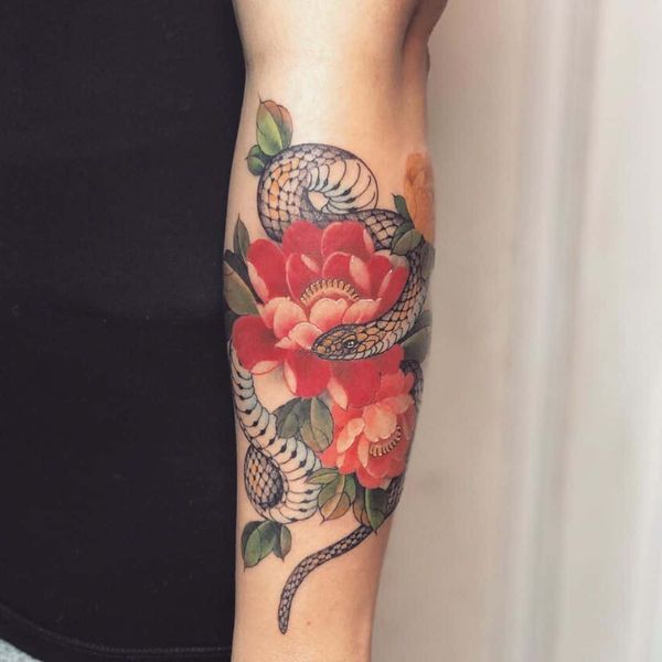 Tattoo con rắn và hoa bích