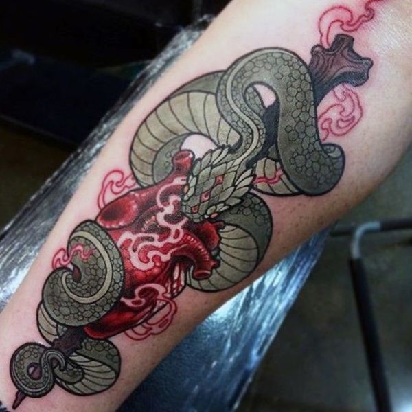 Tattoo con rắn và hoa siêu đẹp