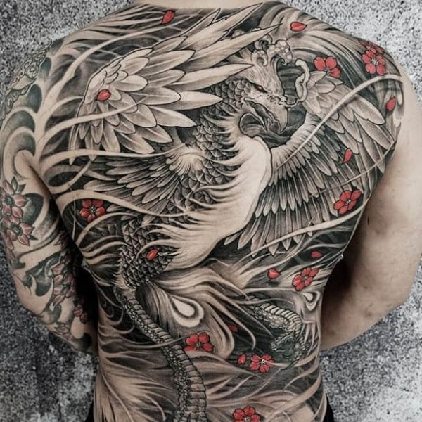 Tattoo đại bàng bịt lưng