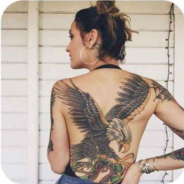 Tattoo đại bàng lưng nữ