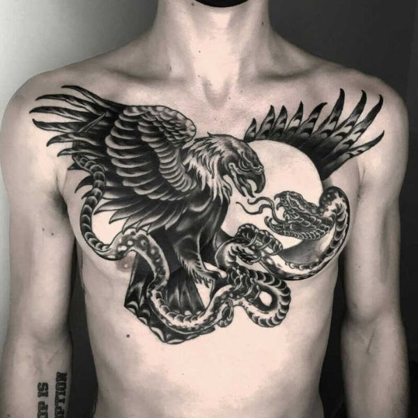 Tattoo đại bằng và rắn ở ngực