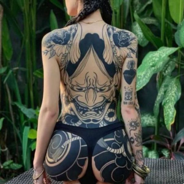 Tattoo đẹp bít lưng cho nữ