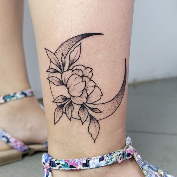 Tattoo đẹp cho nữ ở chân