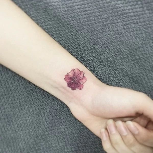 Tattoo đẹp cho nữ ở cổ tay