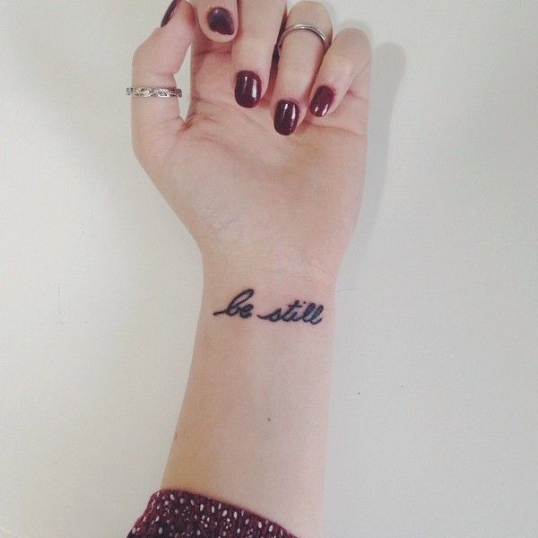 Tattoo đẹp ở cổ tay dành cho nữ