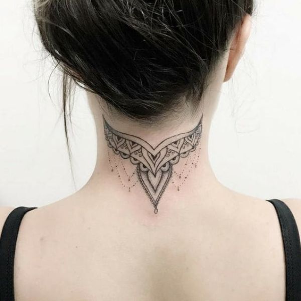 Tattoo đẹp ở sau gáy cho nữ