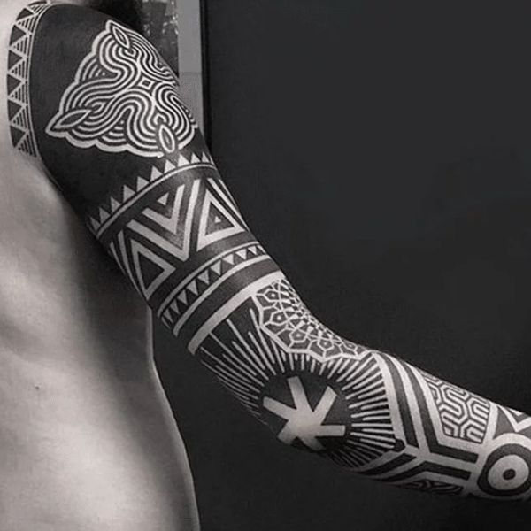 Tattoo full tay đen trắng