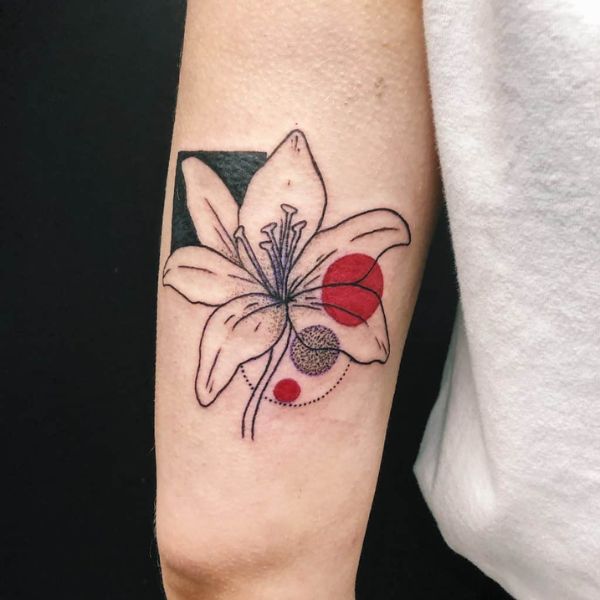 Tattoo hoa bỉ ngạn đơn giản đẹp cho nam