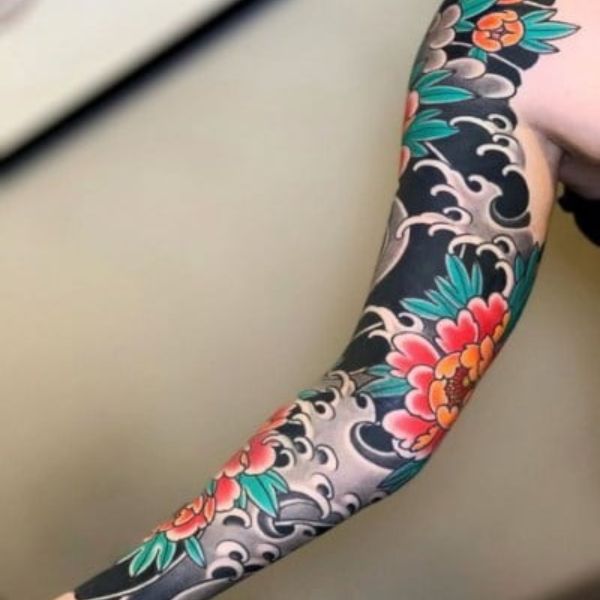 Tattoo hoa bỉ ngạn full tay
