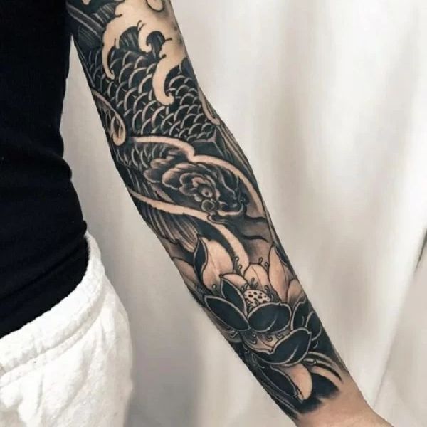 Tattoo hoa bỉ ngạn kín tay