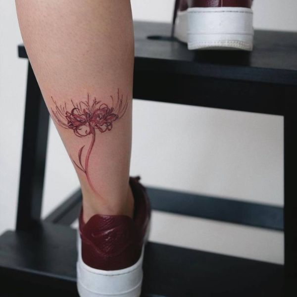 Tattoo hoa bỉ ngạn ở chân siêu đẹp cho nam