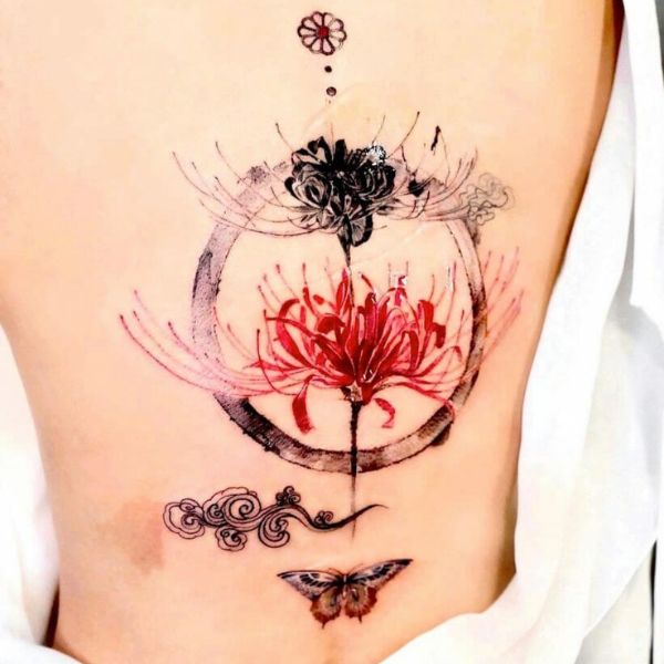 Tattoo hoa bỉ ngạn ở mạn sườn nam
