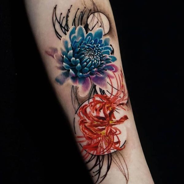 Tattoo hoa bỉ ngạn xanh và đỏ