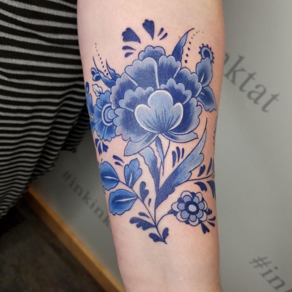 Tattoo hoa bỉ ngạn xanh