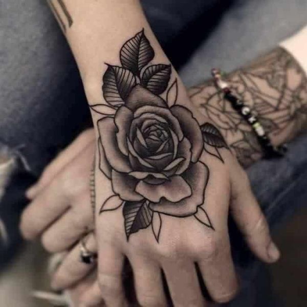 Tattoo hoa mini ở tay