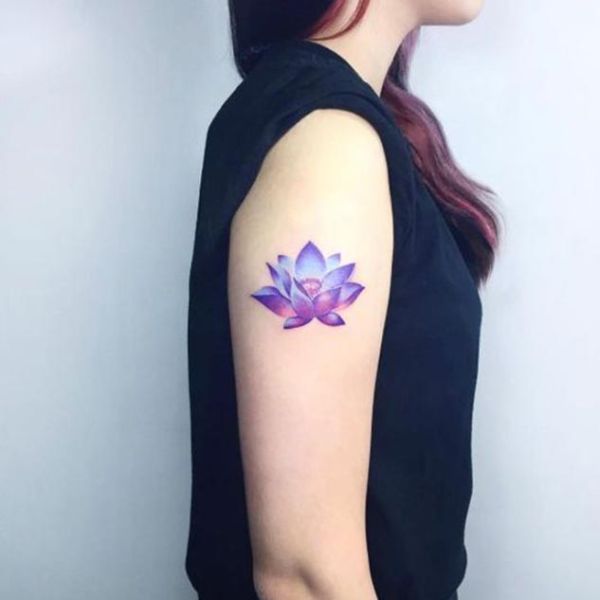 Tattoo hoa sen phù hợp mệnh