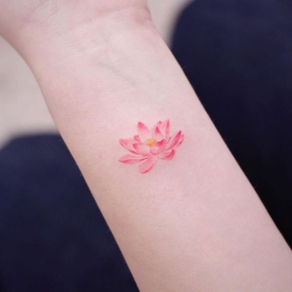 Tattoo hoa sen mini đẹp 