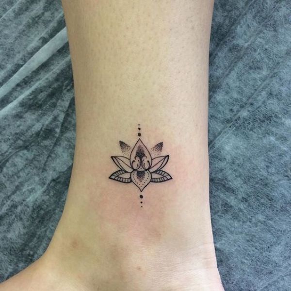Tattoo hoa sen nhỏ