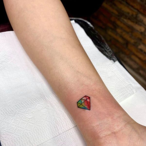 Tattoo rubi color ở cổ tay