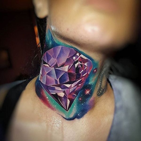 Tattoo kim cương ở cổ
