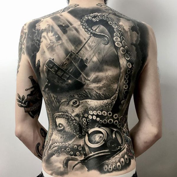 Tattoo kín lưng bạch tuộc