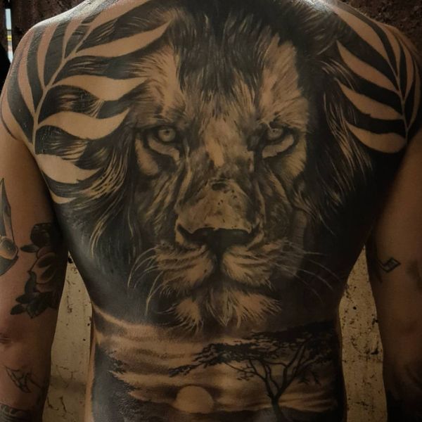 Tattoo kín lưng lion