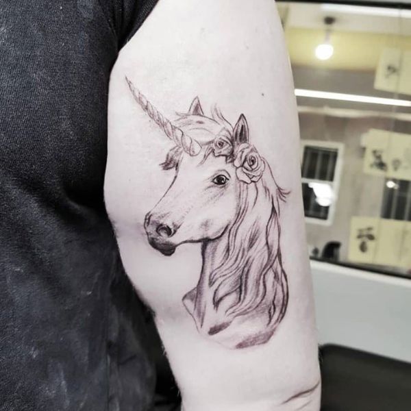 Tattoo kỳ lân đen trắng