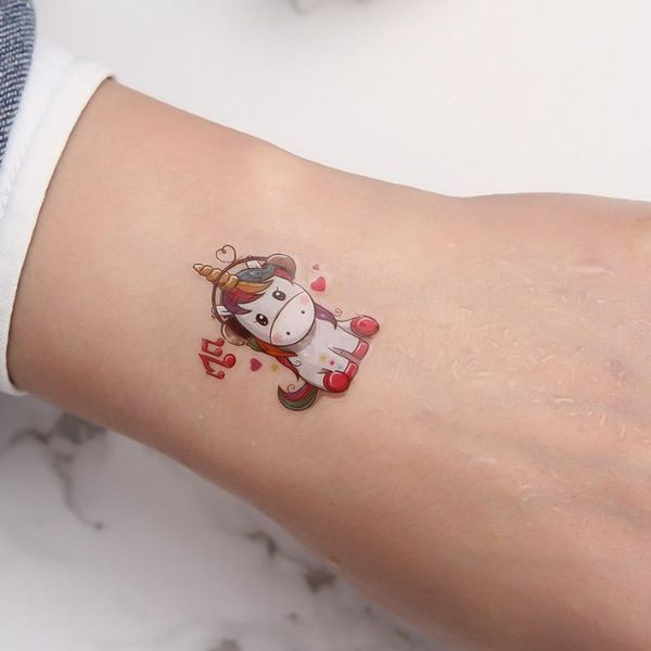 Tattoo kỳ lân mini ở bắp chân