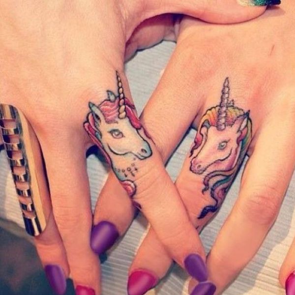 Tattoo kỳ lân ngón tay