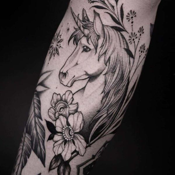 Tattoo kỳ lân và khu rừng hoa